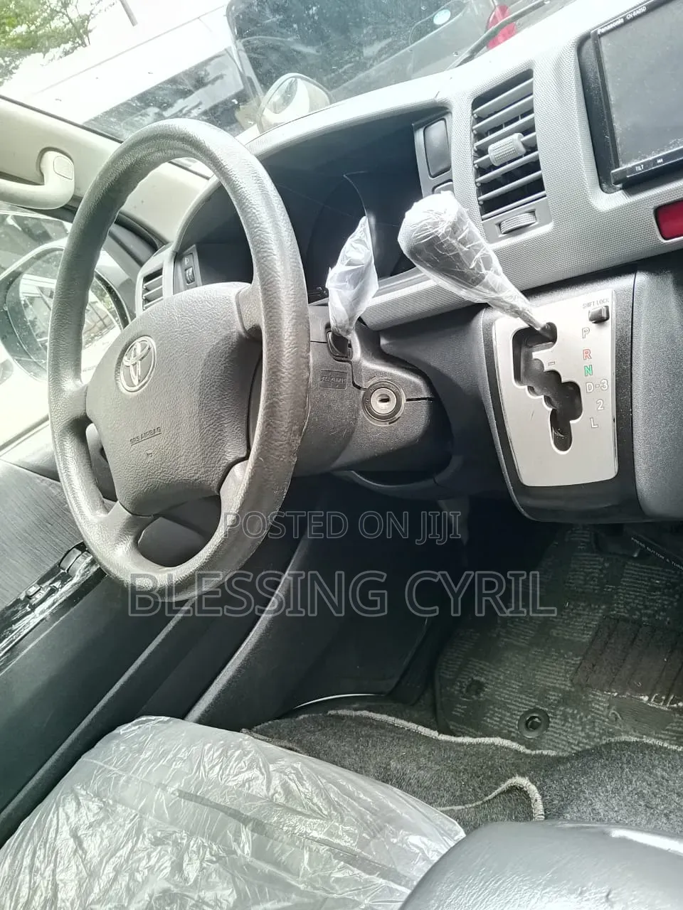 Toyota HiAce 2012 White