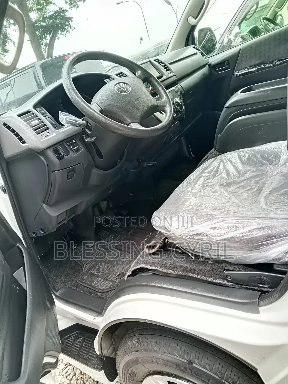 Toyota HiAce 2012 White