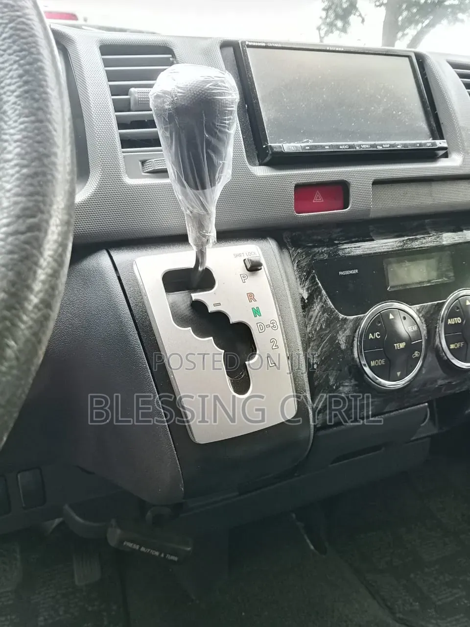 Toyota HiAce 2012 White