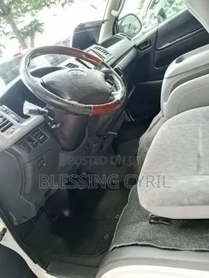 Toyota HiAce 2010 White