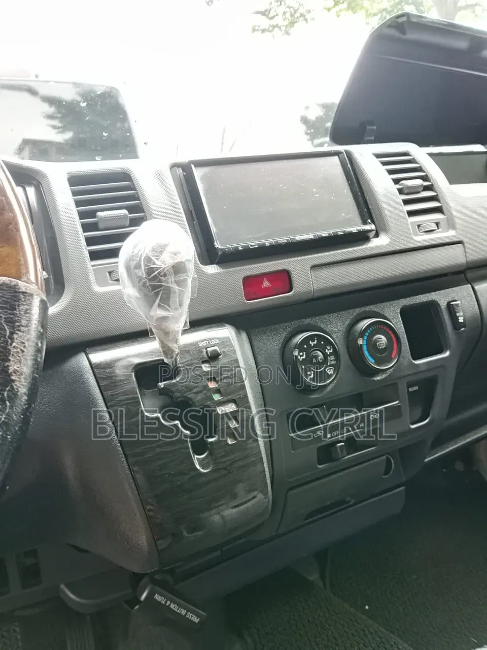 Toyota HiAce 2010 White