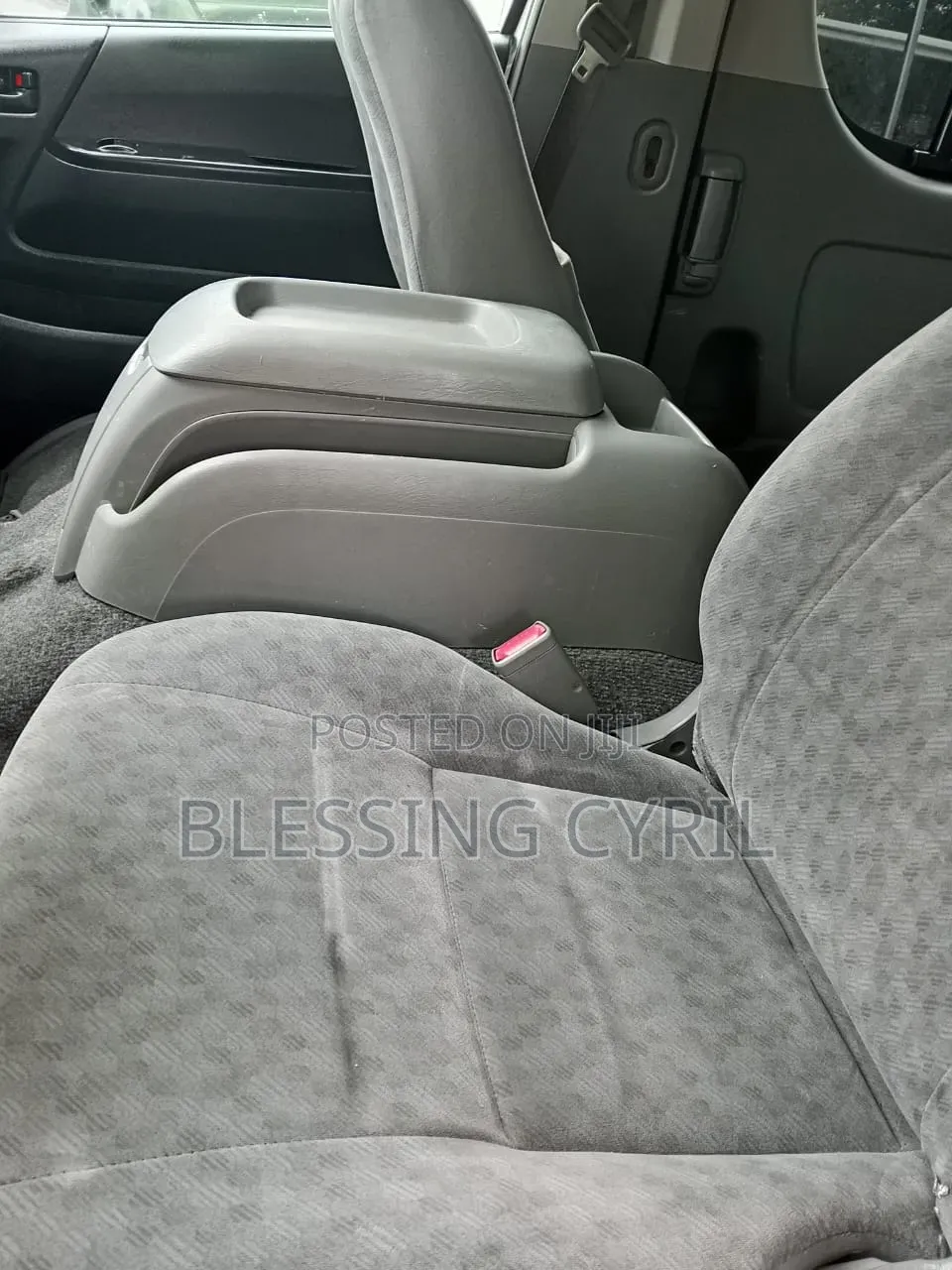 Toyota HiAce 2010 White
