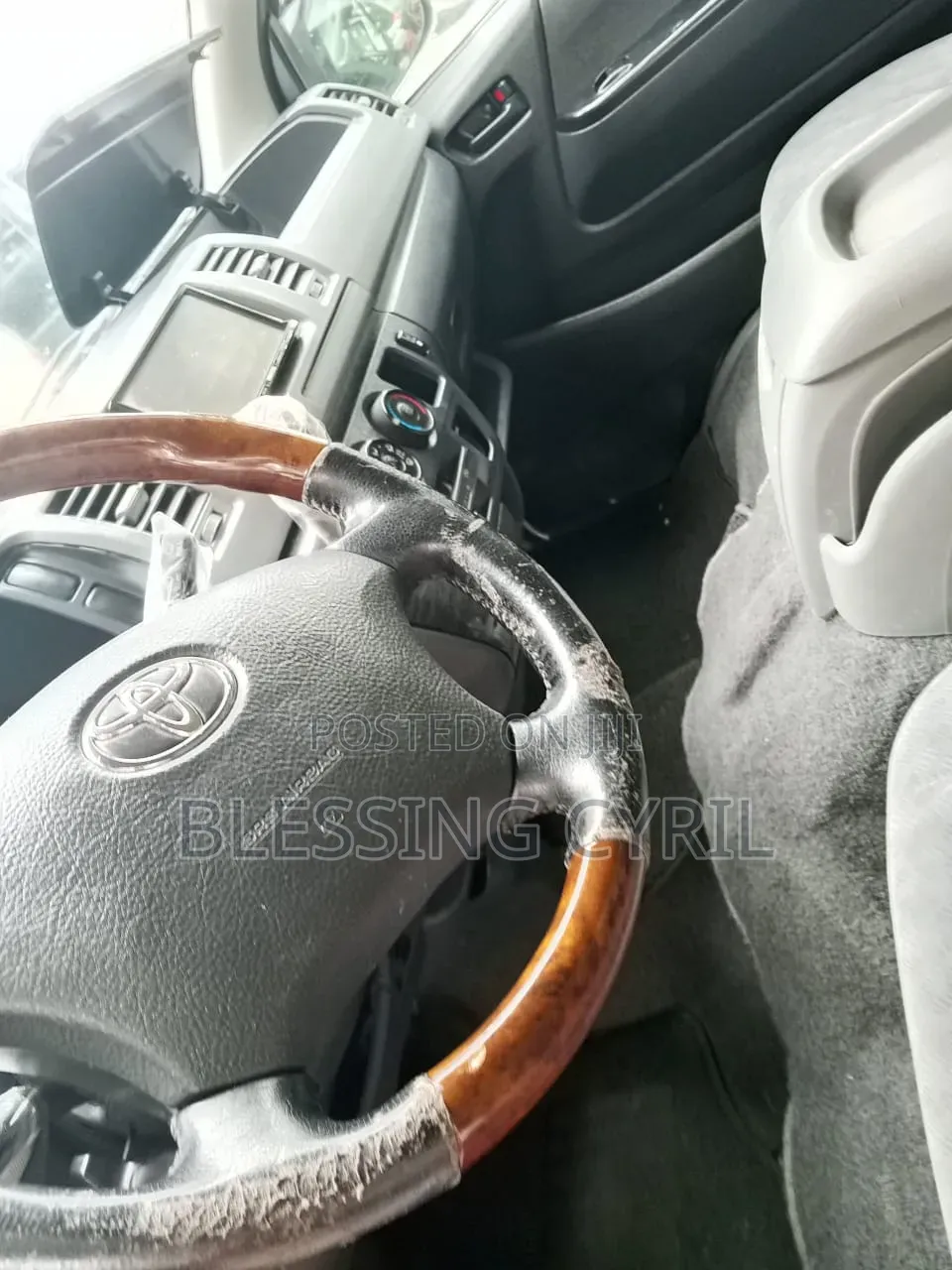 Toyota HiAce 2010 White