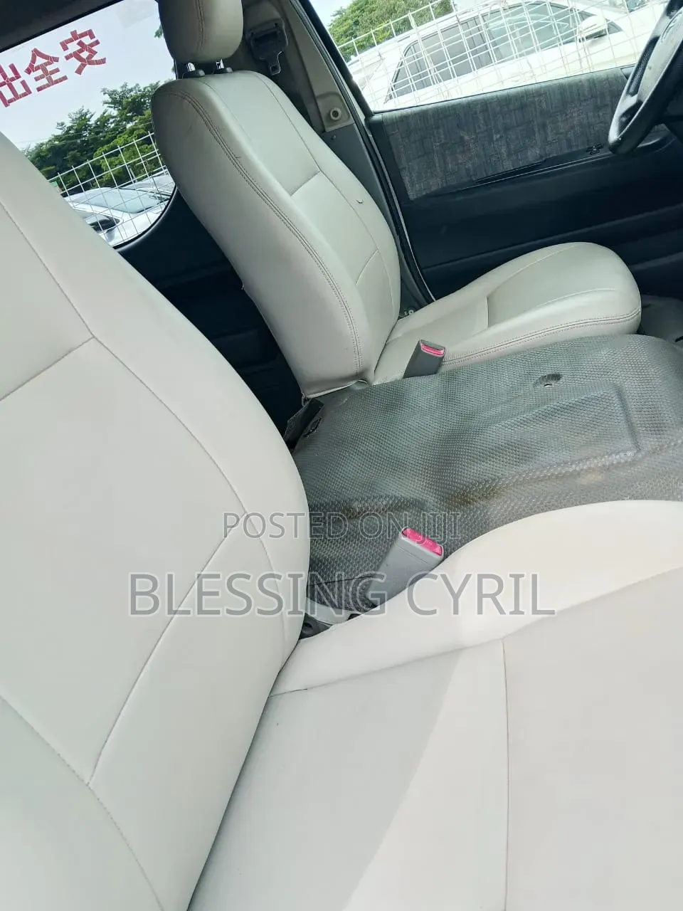 Toyota HiAce 2014 White