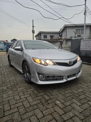 Toyota Camry SE 4dr Sedan (2.5L 4cyl 6A) 2013 Silver