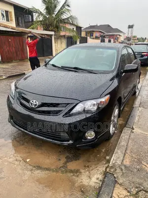 Toyota Corolla LE 4dr Sedan (1.8L 4cyl 4A) 2013 Black