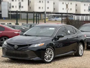 Toyota Camry XLE FWD 2020