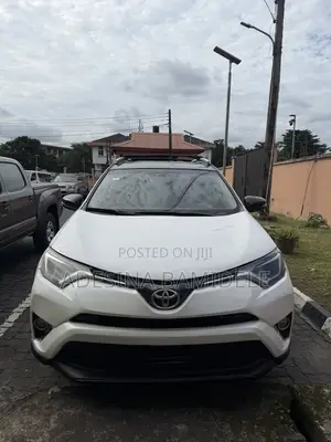 Toyota RAV4 XLE AWD (2.5L 4cyl 6A) 2013 White