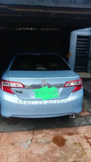 Toyota Camry LE 4dr Sedan w/Prod. End 11/13 (2.5L 4cyl 6A) 2014 Blue