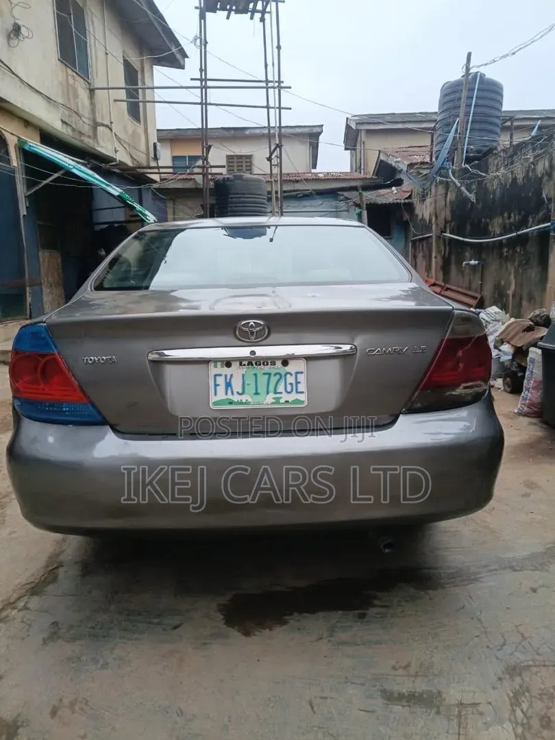 Toyota Camry 2006 Gray