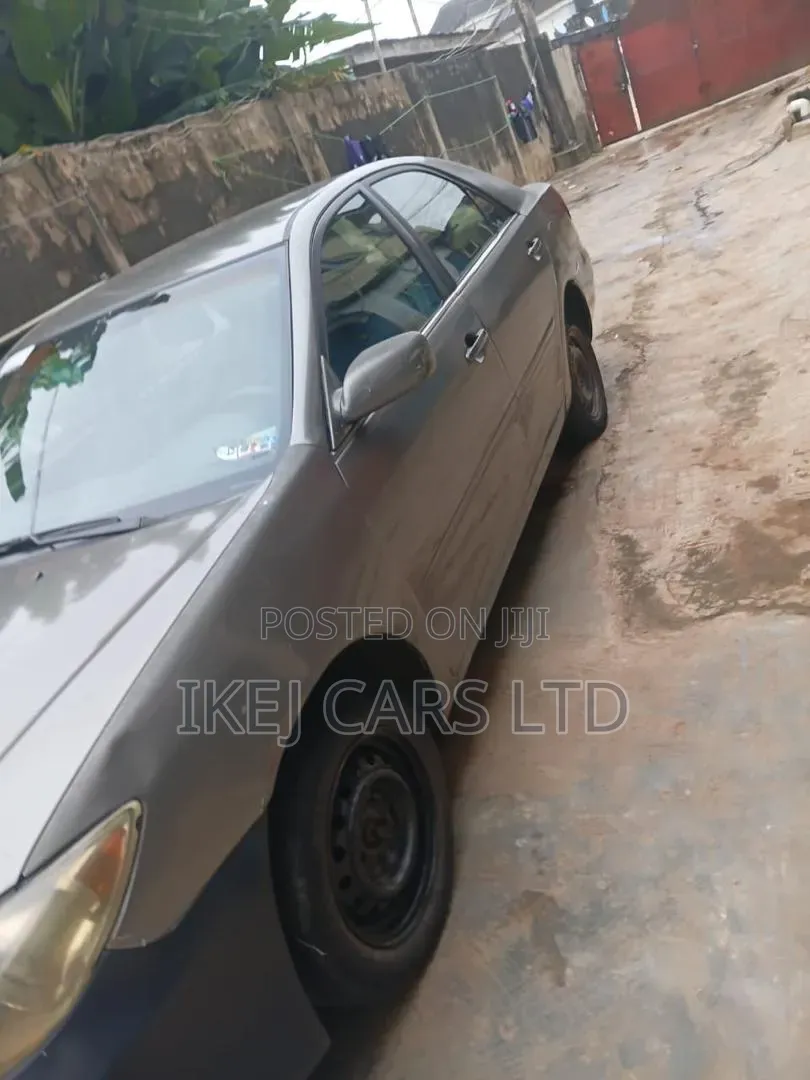 Toyota Camry 2006 Gray