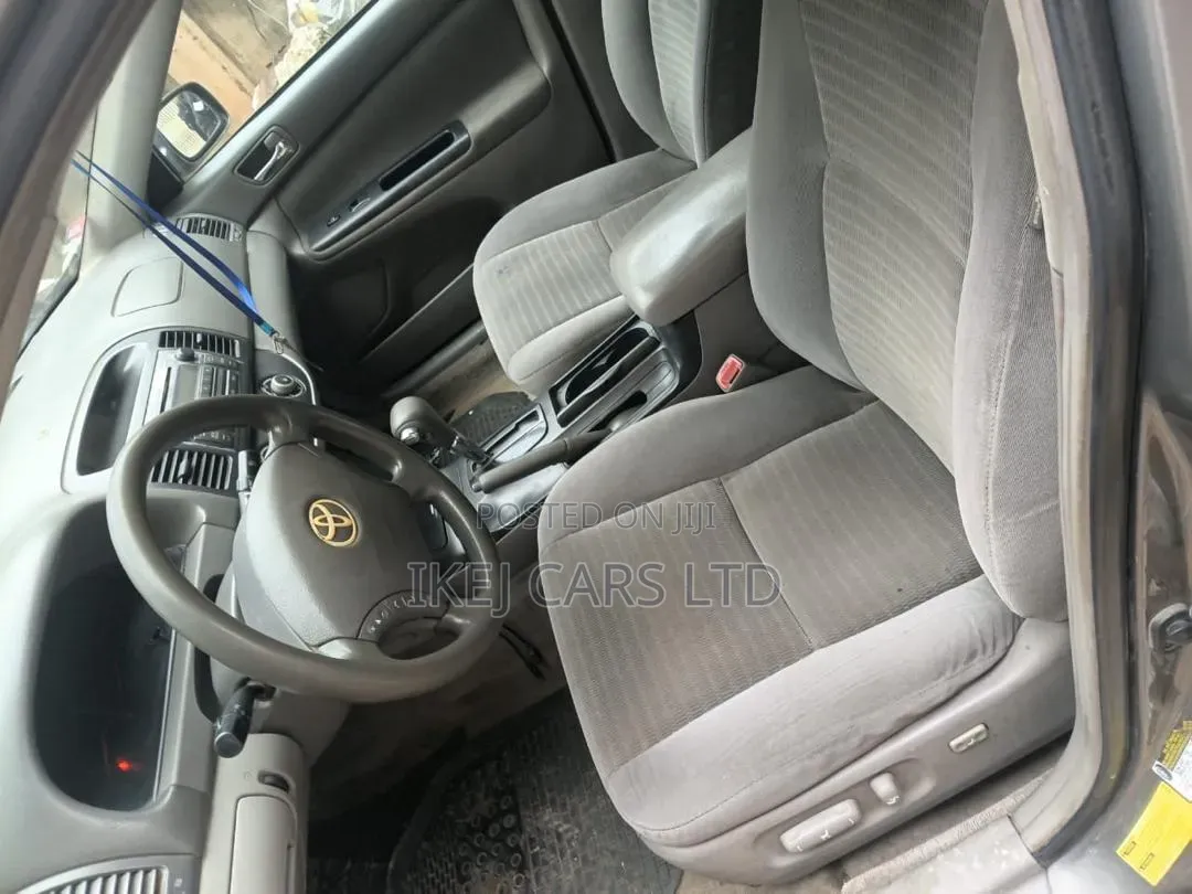 Toyota Camry 2006 Gray