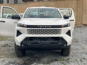 New Toyota Hilux 2025 White