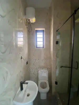 2bdrm Block of Flats in Lekki Phase 1, Lagos Island / Lagos Island