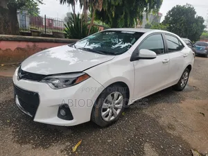Toyota Corolla LE 4dr Sedan (1.8L 4cyl CVT) 2016 White