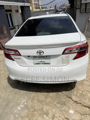 Toyota Camry LE 4dr Sedan (2.5L 4cyl 6A) 2014 White