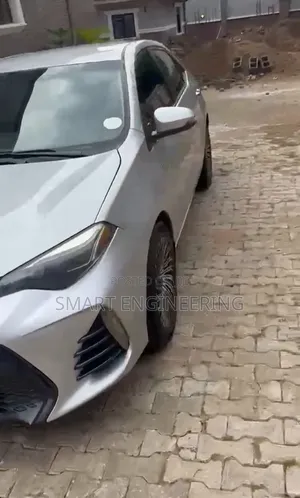 Toyota Corolla LE 4dr Sedan (1.8L 4cyl CVT) 2015 Silver