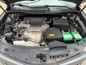 Toyota Camry SE 4dr Sedan (2.5L 4cyl 6A) 2012 Gray