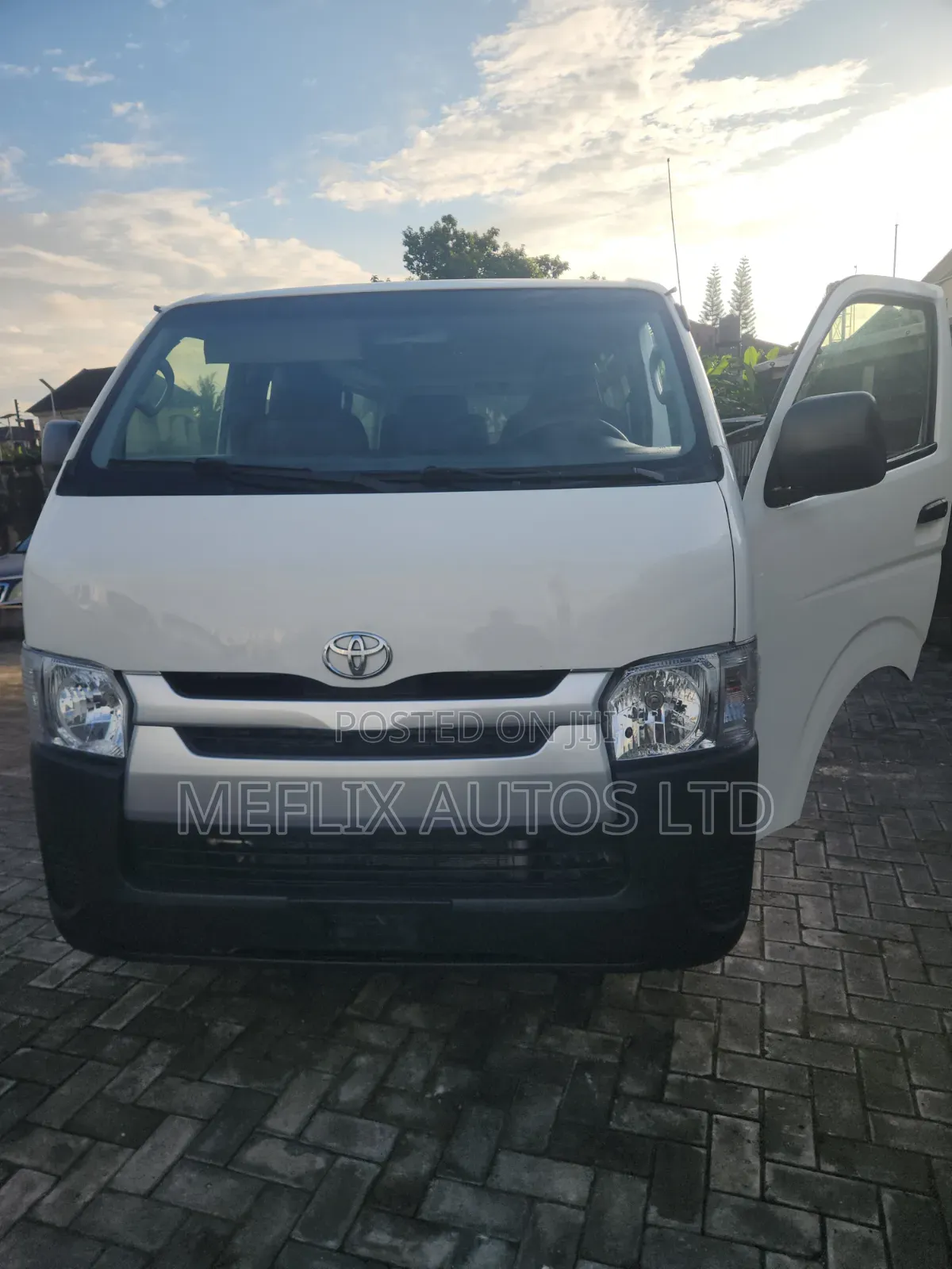 Toyota HiAce 2012 White