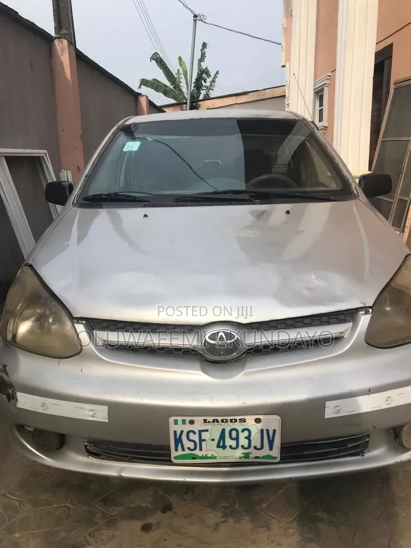 Toyota Echo 2004 Silver