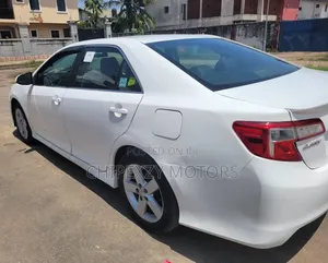 Toyota Camry SE 4dr Sedan (2.5L 4cyl 6A) 2012 White