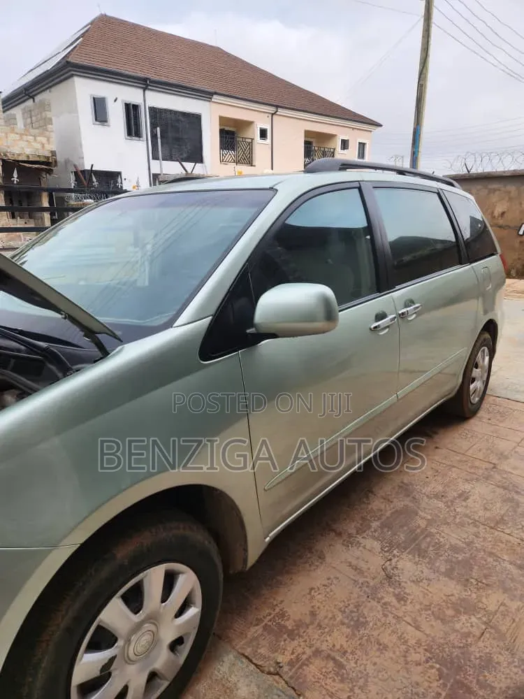 Toyota Sienna 2007 Green