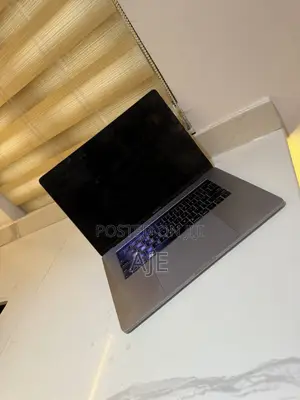 Laptop Apple MacBook Pro 2018 16GB Intel Core i7 SSD 256GB