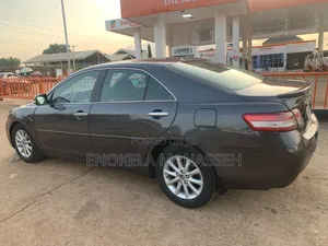 Toyota Camry XLE 4dr Sedan (2.5L 4cyl 6AM) 2010 Gray