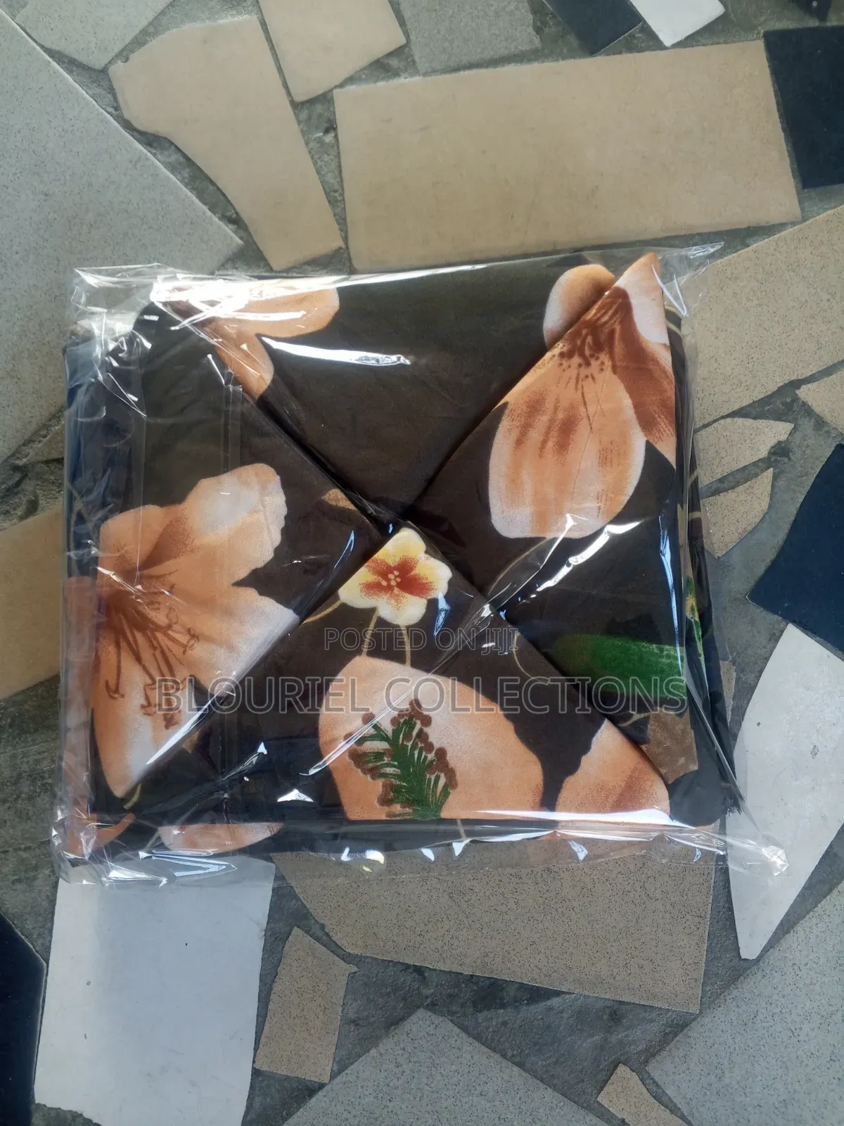Bedsheets With 4 Pillow Covers.