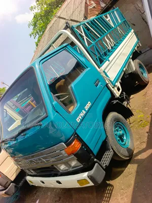 Nigeria Use Toyota Dyna 200 Four Tyers 3y Petrol Engine