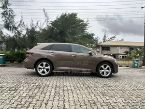 Toyota Venza AWD 2012 Brown