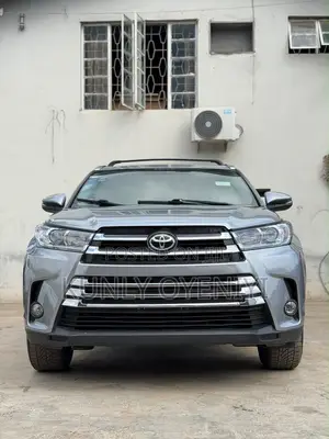 Toyota Highlander XLE V6 4x4 (3.5L 6cyl 6A) 2016 Silver