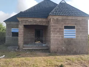 3bdrm Bungalow in Adeleye Lalupon, Iwo Road for sale
