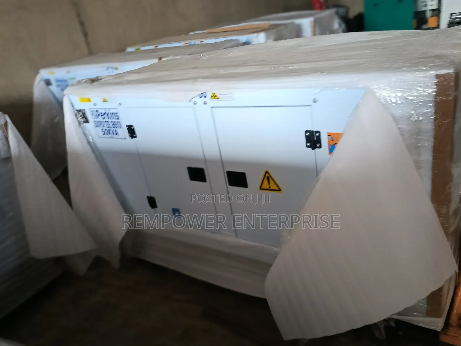 Π÷ Perkins 50kva Capacity Soundproof