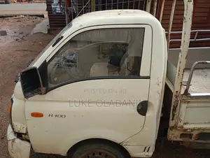 Hyundai H-100 2000 White