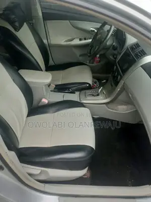 Toyota Corolla 2010 Silver