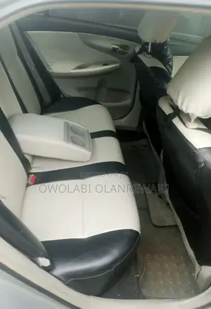 Toyota Corolla 2010 Silver