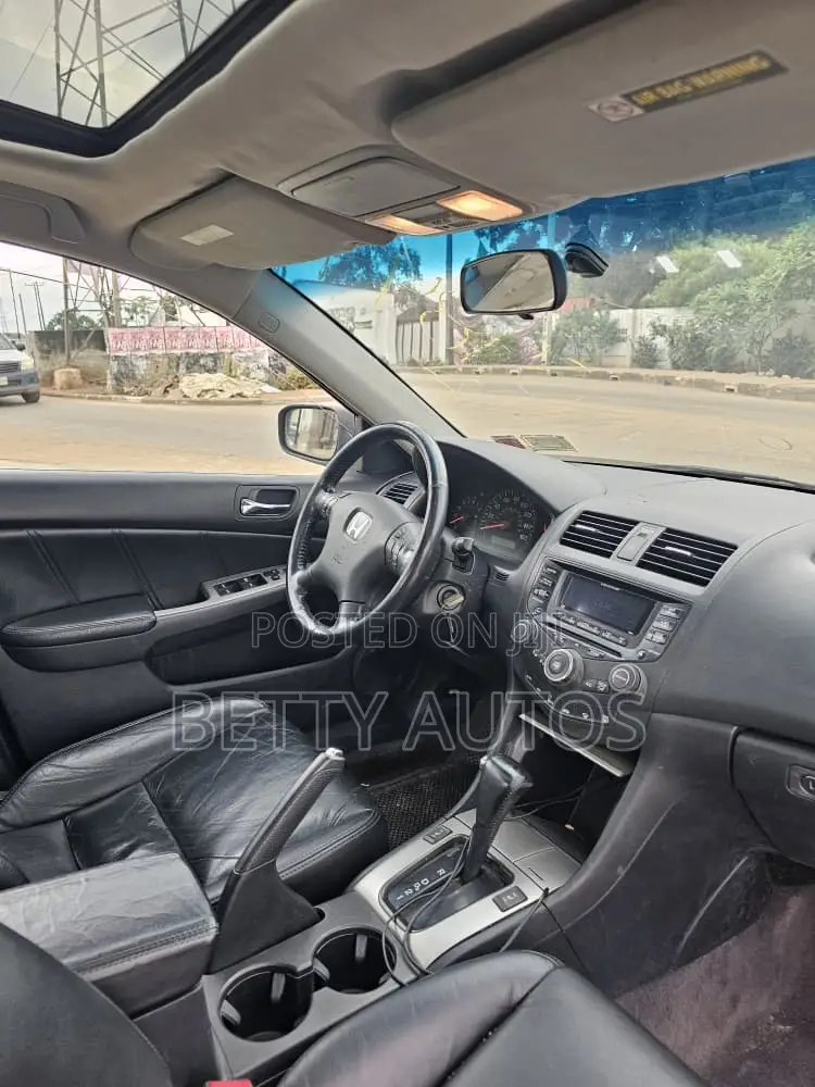 Honda Accord 2005 Silver