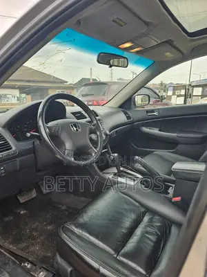 Honda Accord 2005 Silver