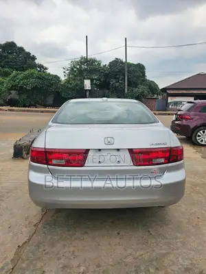 Honda Accord 2005 Silver