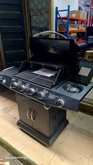 4 Buners Gas BBQ
