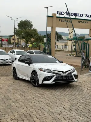 Toyota Camry 2019 White