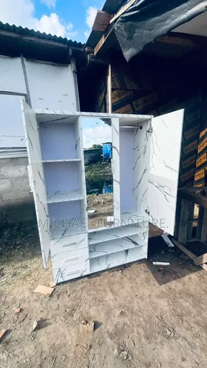 Creatively Made 4 by 6 Wardrobe With Mirror