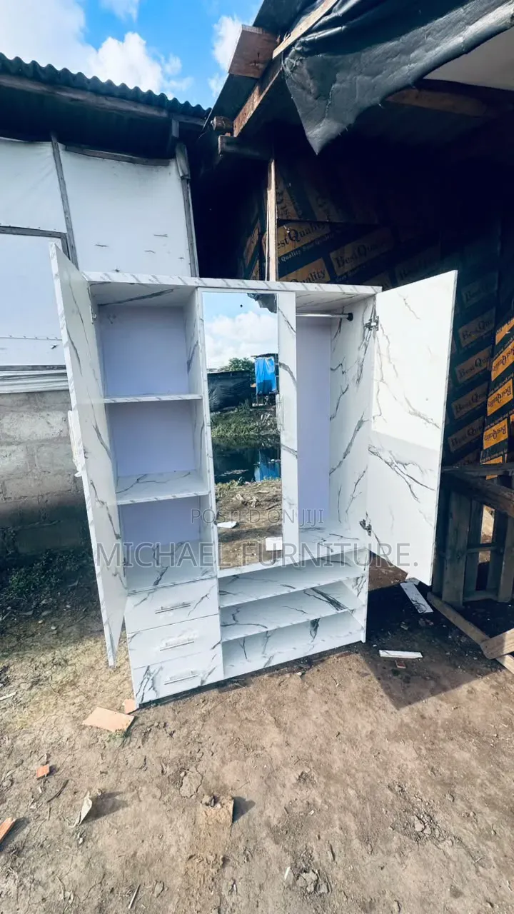 Creatively Made 4 by 6 Wardrobe With Mirror