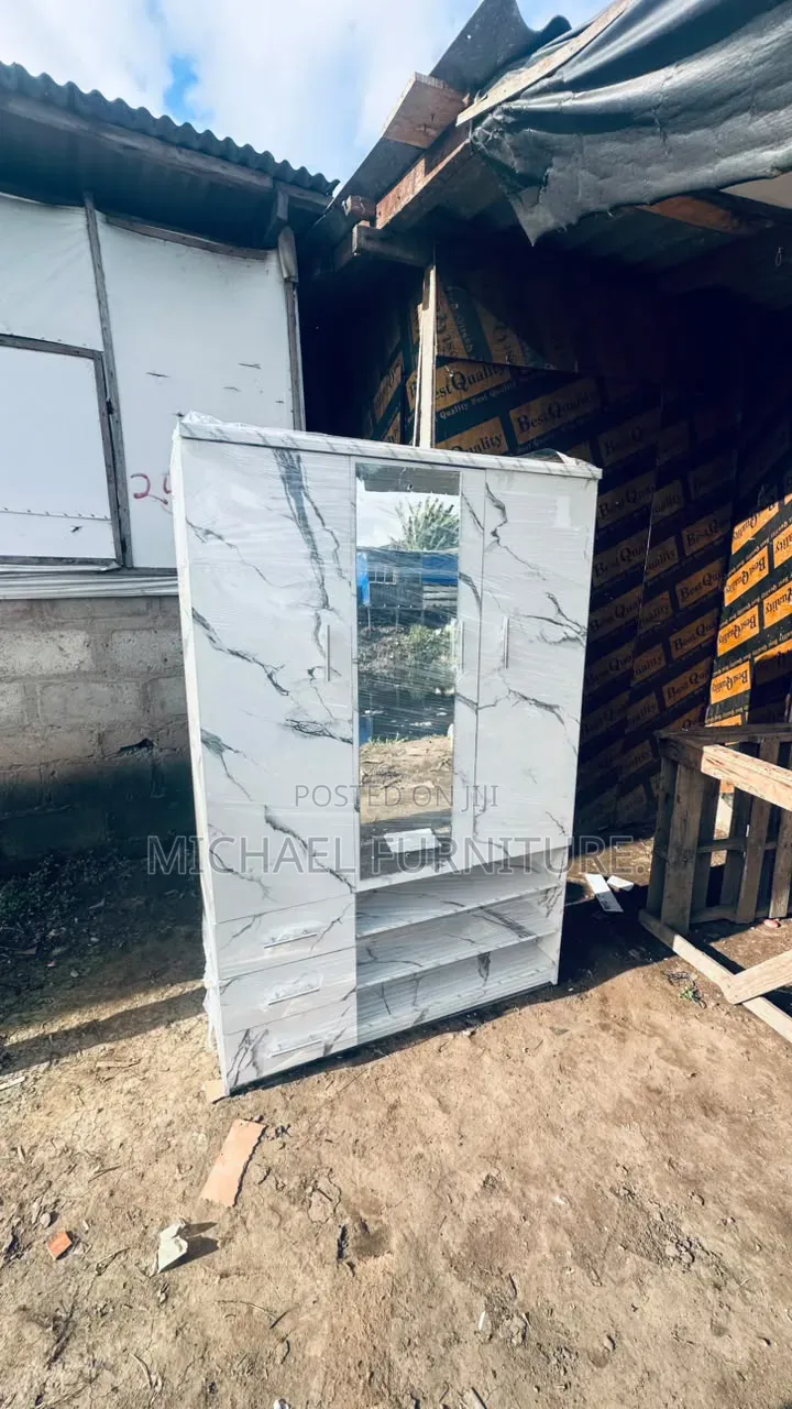 Creatively Made 4 by 6 Wardrobe With Mirror