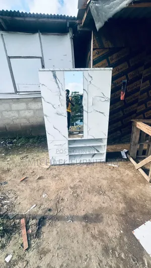 Creatively Made 4 by 6 Wardrobe With Mirror