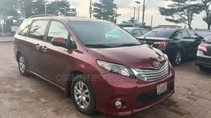 Toyota Sienna LE 7-Passenger 4dr Minivan AWD (3.5L 6cyl 6A) 2014