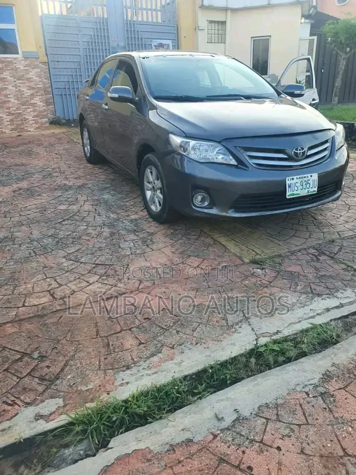 Toyota Corolla 2012 Black