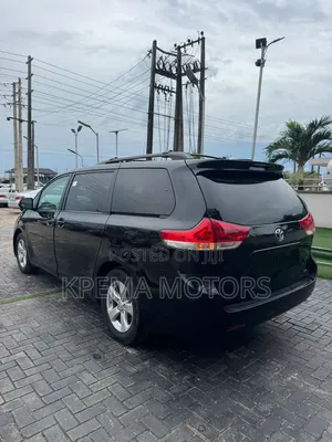 Toyota Sienna 2012 Black