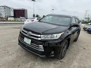 Toyota Highlander XLE 4x2 V6 (3.5L 6cyl 8A) 2017 Black